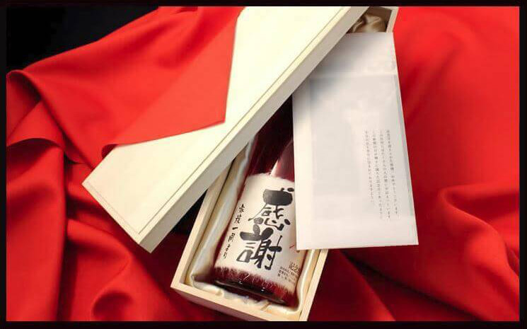 記念日の新聞がどこの位置に入っているか、開封時のサプライズ感概要