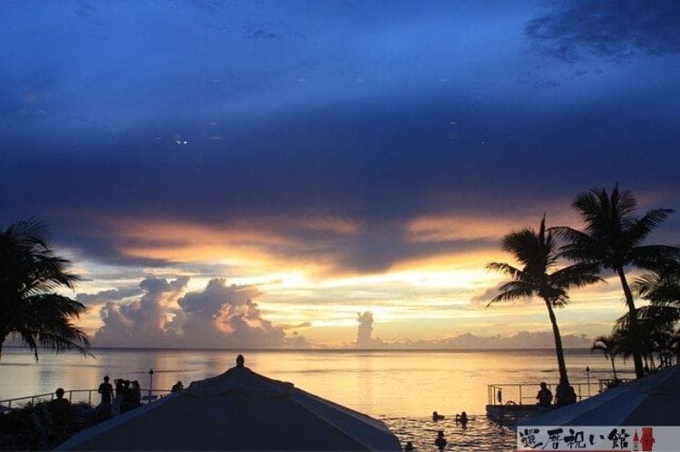 夕方のグアムのビーチ