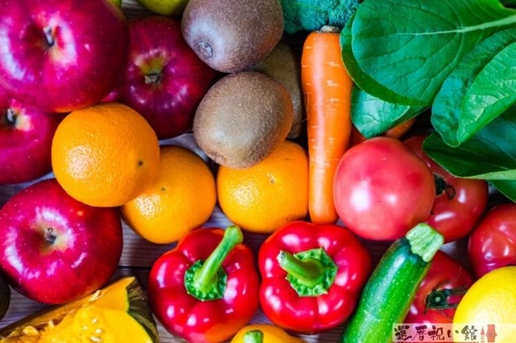 リンゴやトマト、パプリカなどの野菜・果物