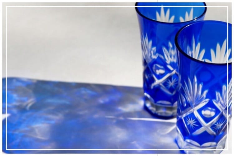江戸切子の縦長の青いグラス2個