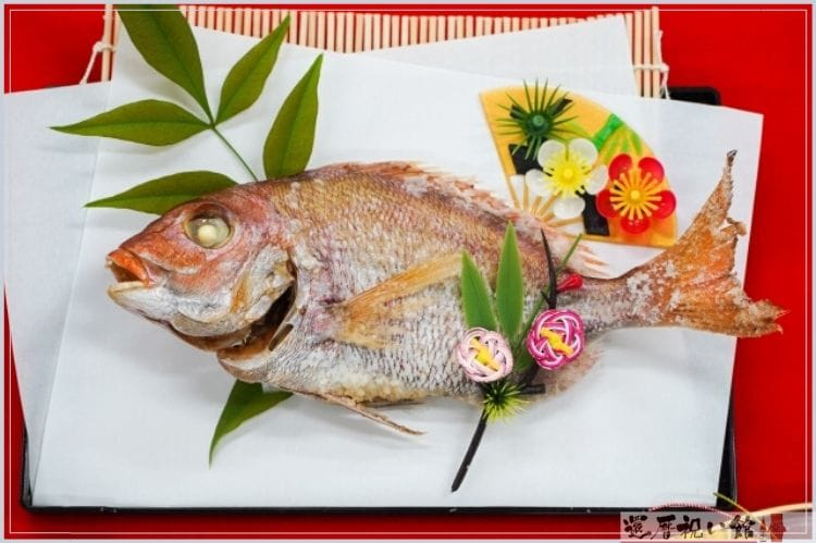 鯛を一匹まるごと焼いた縁起物
