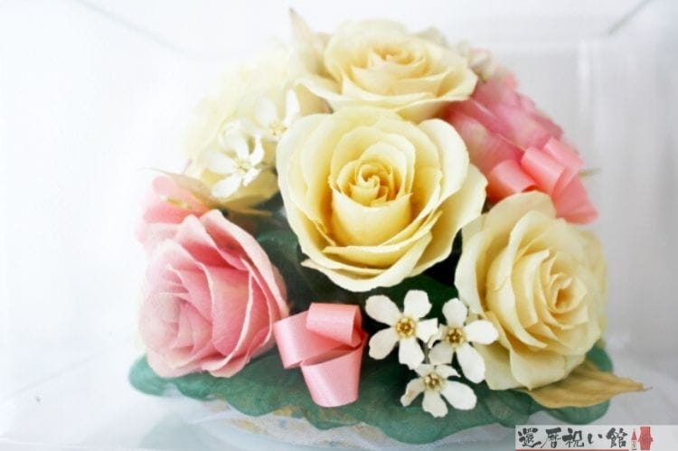 黄色とピンクの薔薇のアレンジギフト