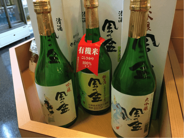 日本酒の店頭販売の風景