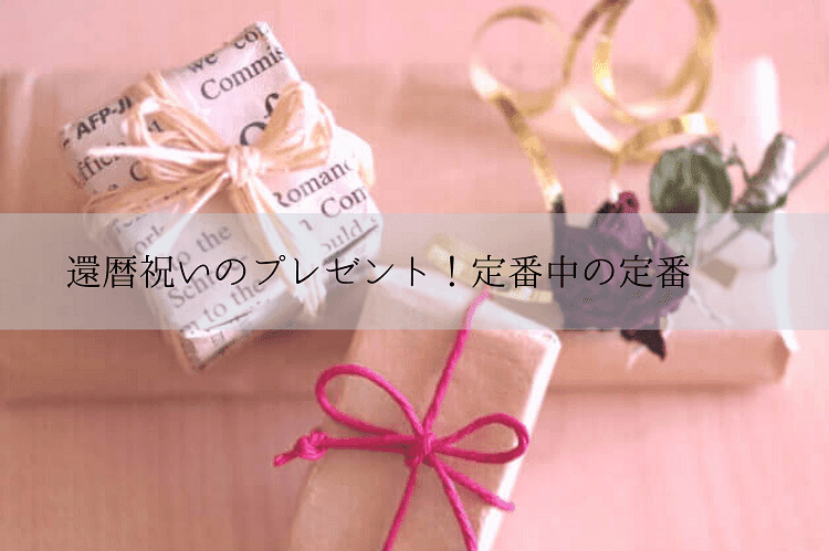 手の平よりも小さなミニプレゼントボックス2つと紫色の薔薇