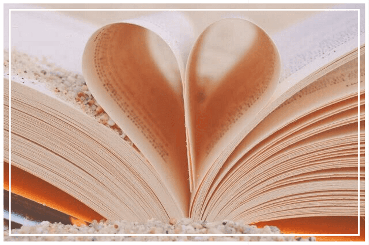 本のページをハート型にした様子