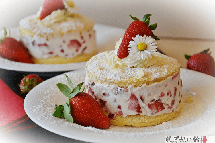 いちごが乗った一人サイズのショートケーキ2つ