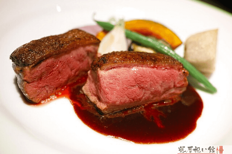 ステーキと付け合わせ