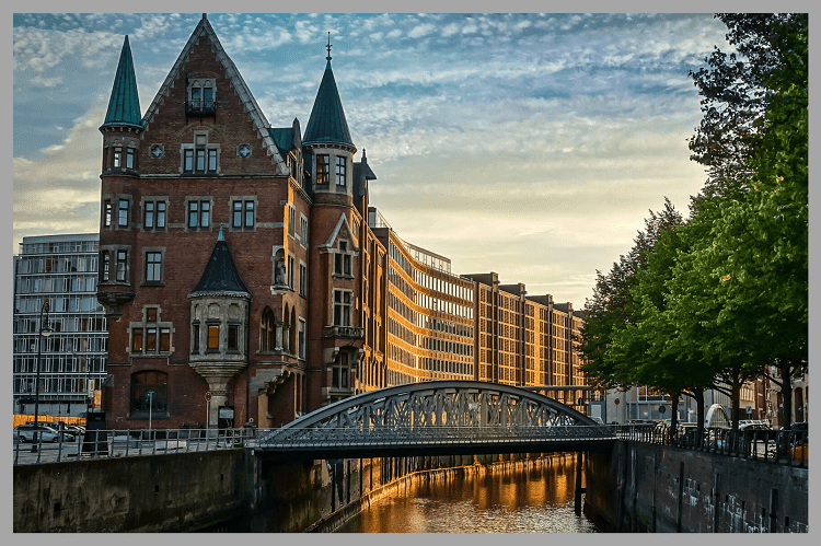 海外（欧州）のとある街が描かれた絵