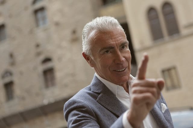 喜寿で仕事に励む男性