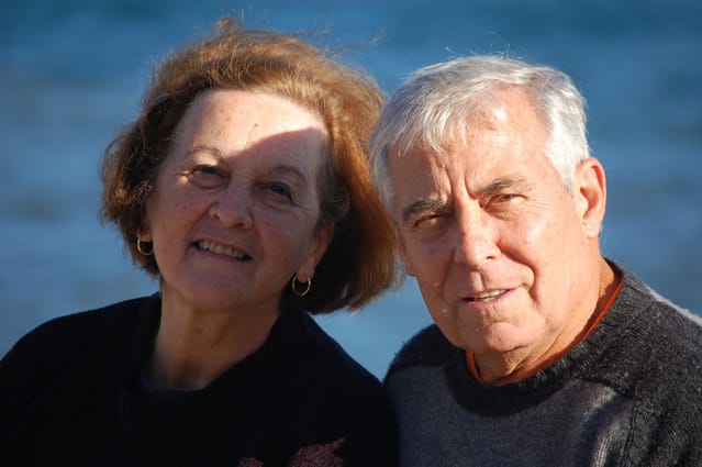 海辺の喜寿カップル