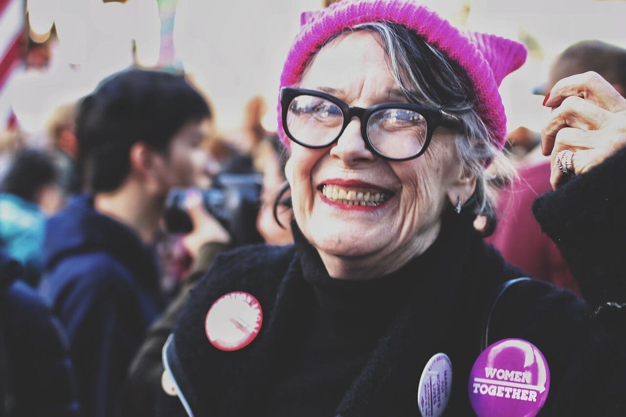 70歳のお祖母ちゃんが笑っている