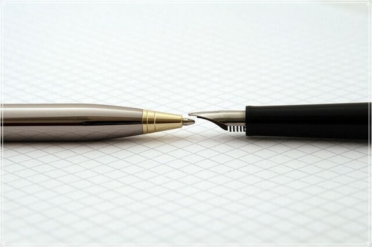 万年筆とボールペン