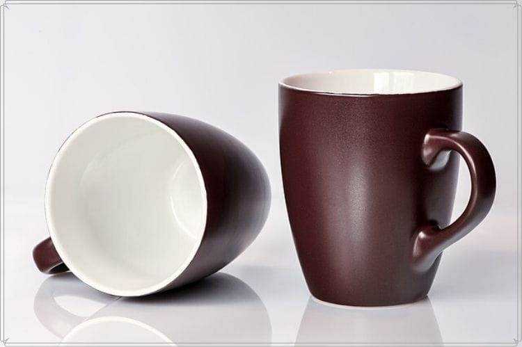 茶色のマグカップ2個