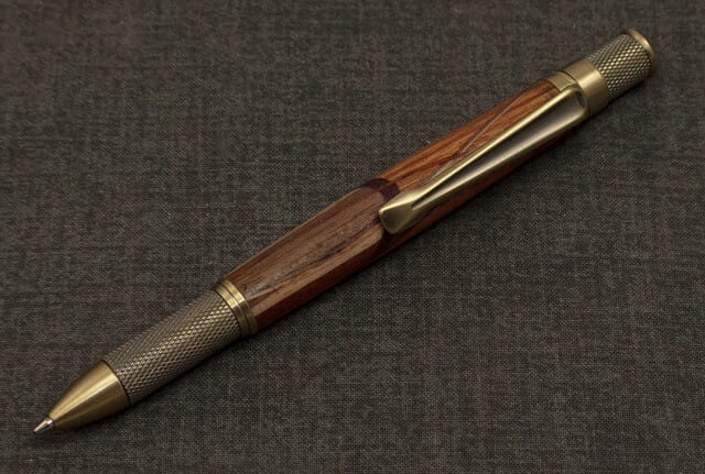 高級なボールペン
