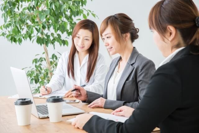 同僚も感動 退職日のサプライズを成功させる方法やサプライズに準備するプレゼント 退職祝い館 同僚も感動 退職日のサプライズを成功させる方法やサプライズに準備するプレゼント 退職祝い館