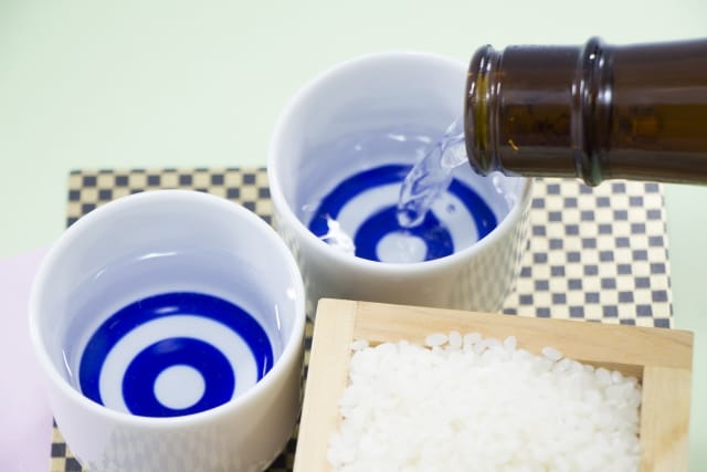 お酒好きなお父さんの退職祝いにはお酒に関連したギフトを贈ろう