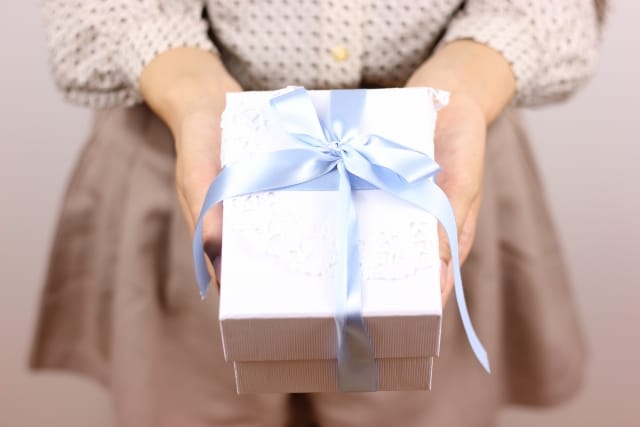 退職祝いに名前入りのギフトが喜ばれる理由