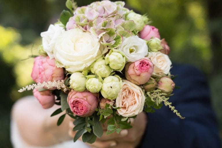 O preço do buquê dado aos pais no casamento é de 5,000 ienes! Imagens e  presentes por preço de mercado | Presentes dos pais para recepções de  casamento