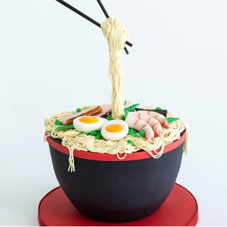ラーメンの形のケーキ