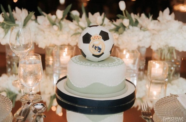 サッカーボールの形のケーキ