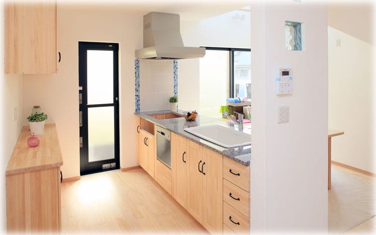 きれいで明るい一軒家のキッチン