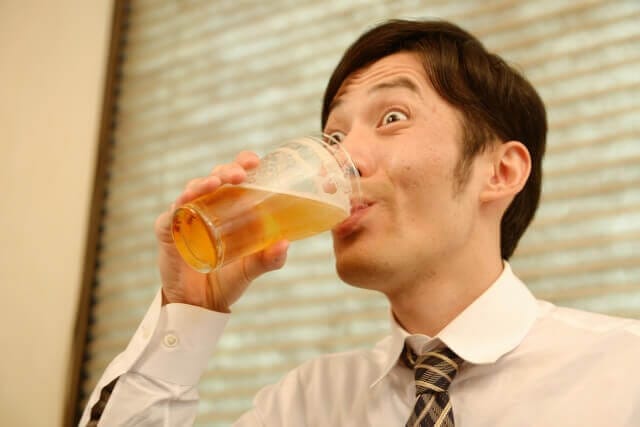 がぶ飲みする人