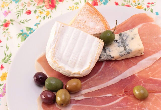 生ハムとチーズ