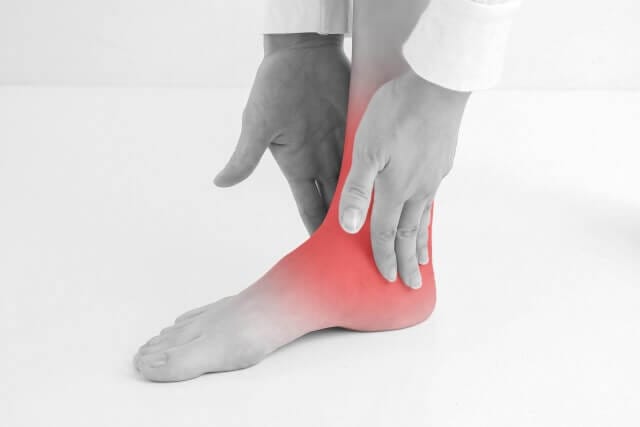 痛風 足が痛む