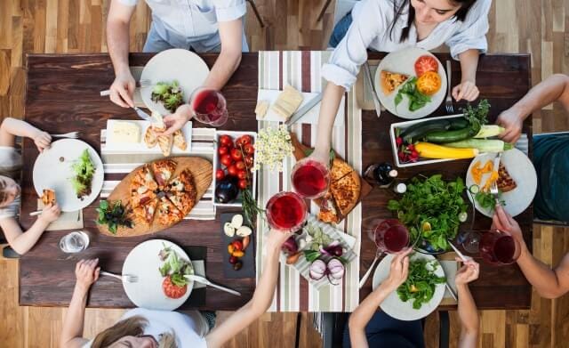 パーティーでの食事