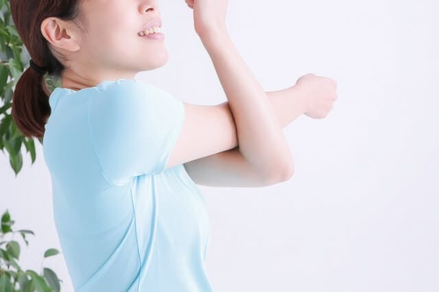 ストレッチする女性