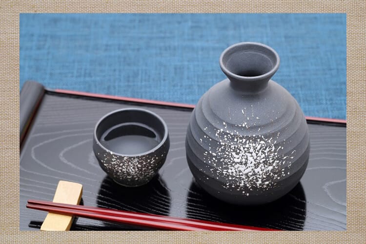 徳利とおちょこ（日本酒）