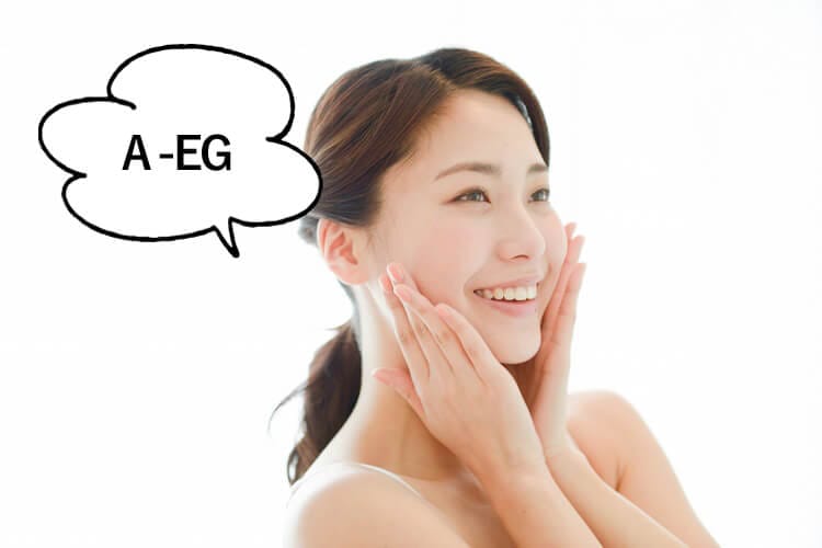 α-EGと話す女性