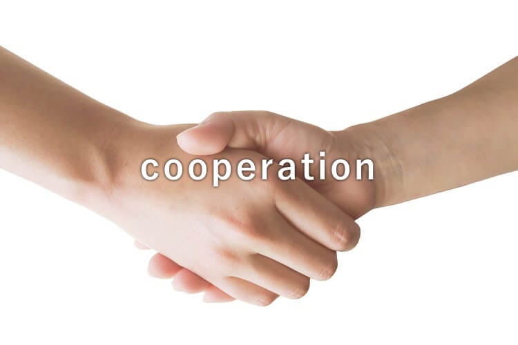 握手 協力 イメージ