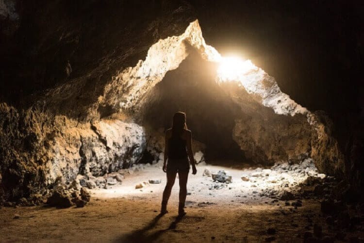 Mujer en cueva