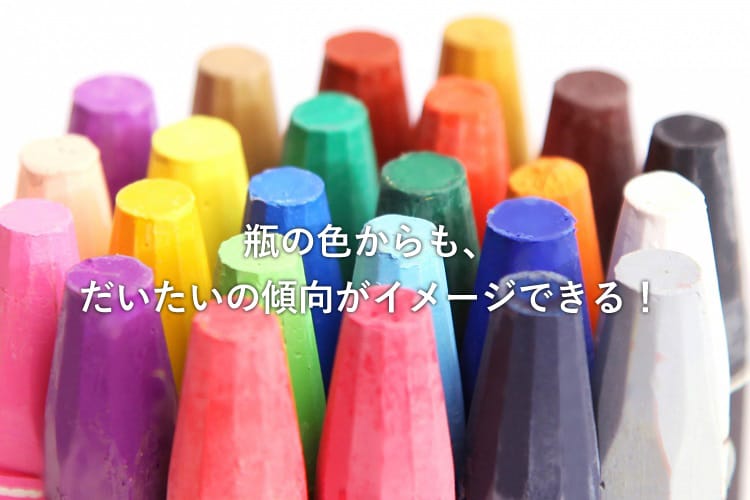 カラフルなたくさんのクレヨン(もしくはペン)