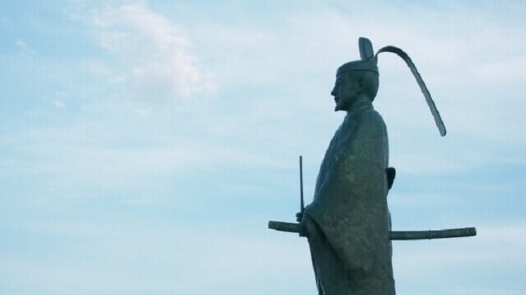 武将の銅像