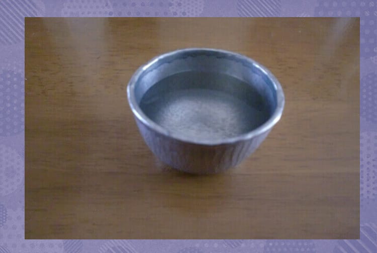 金属製のおちょこ