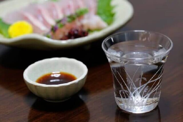 Sake e sashimi