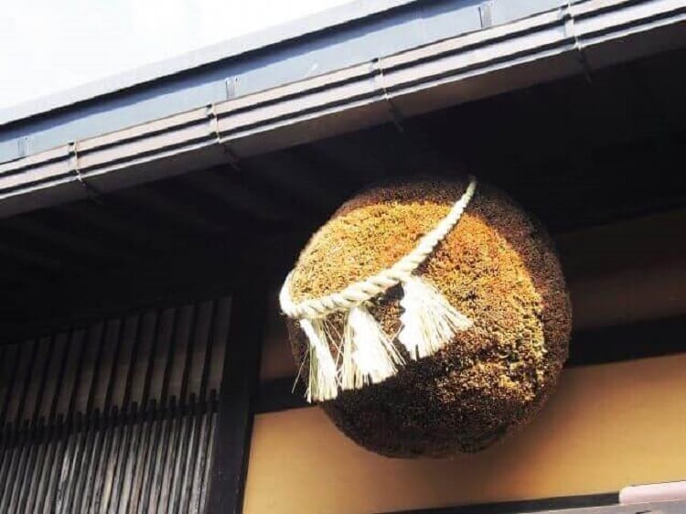 玄関先の杉玉