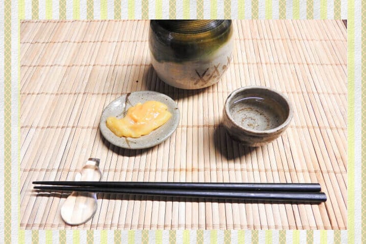 おちょこと徳利と箸と酒のつま